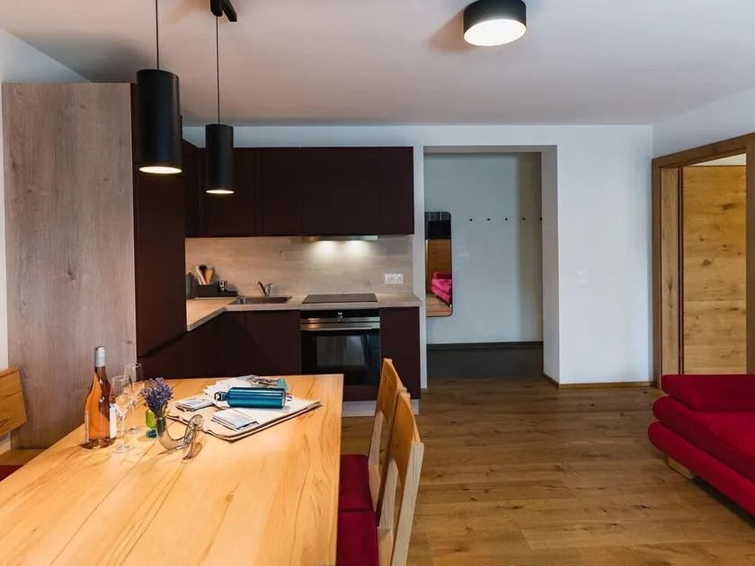 Apartment, shower or bath, toilet, good as new - Image 1