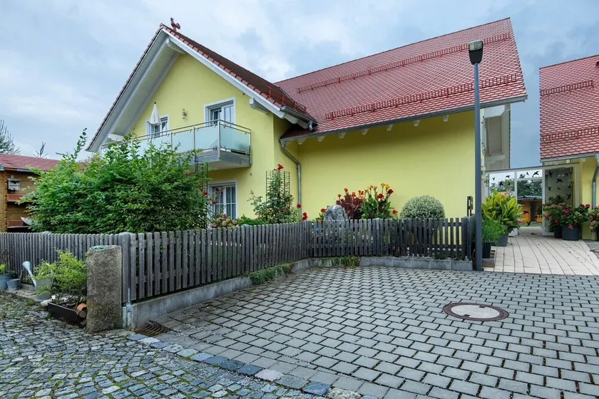 Ferienwohnung 'Rosi' mit Balkon und WLAN - Image 1