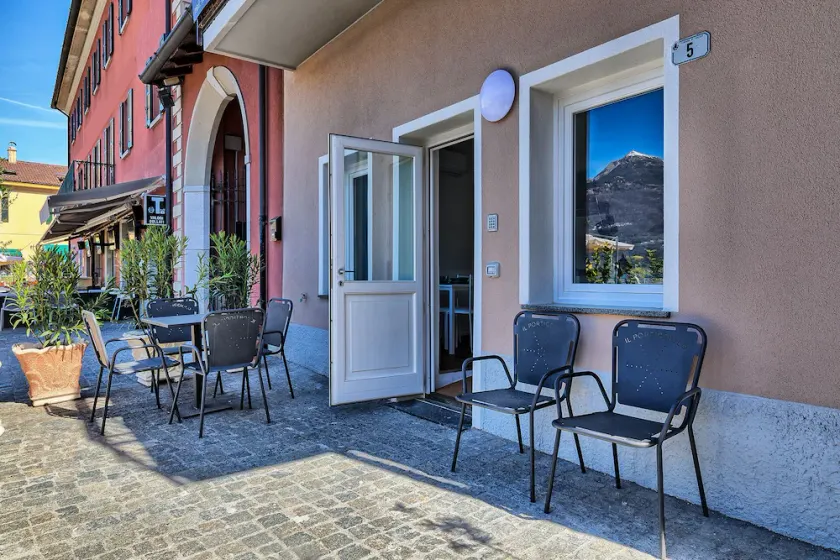 Large Studio Apartment with Terrace and Lake View - Image 1
