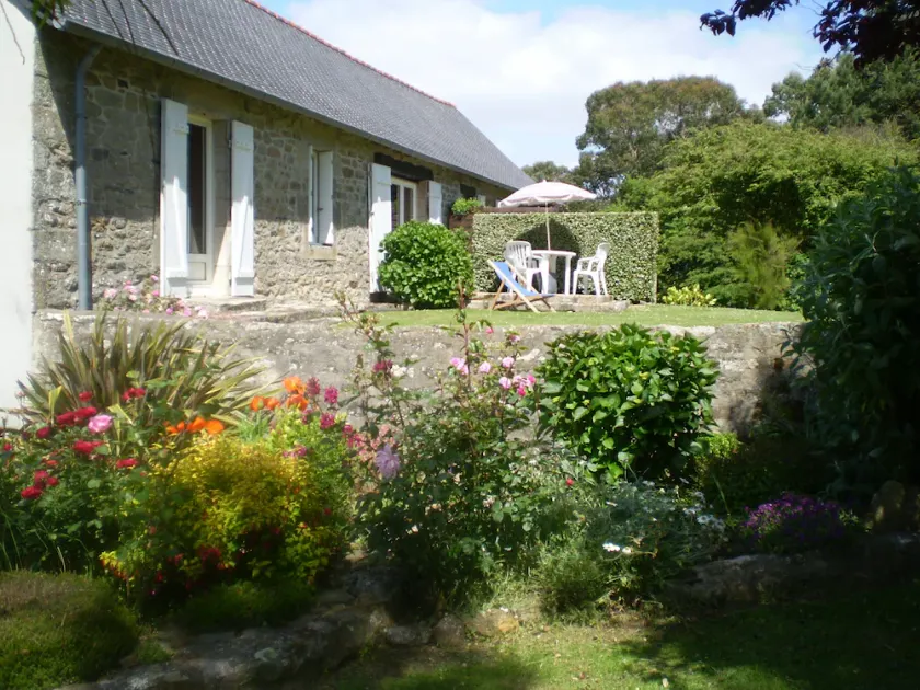 Self-contained apartment in former farmhouse converted into gîtes - Image 1