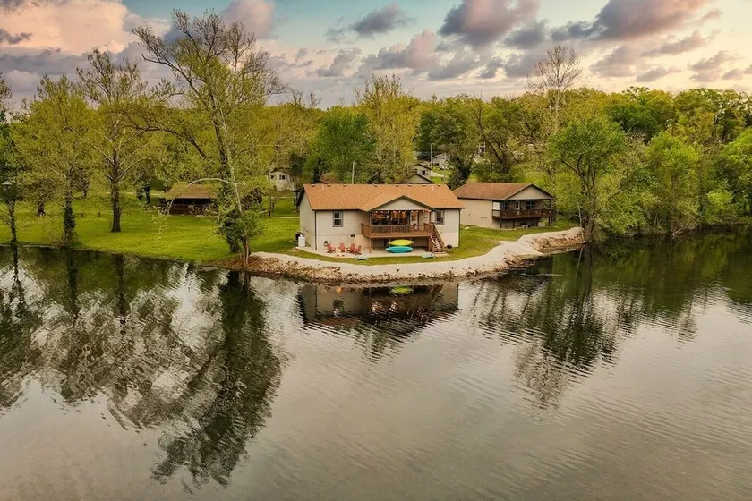 Views! Lakefront Hot Tub, Kayaks, Firepit, & Pool! Disc Golf, Park, & Playground - Image 1