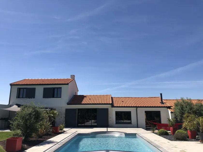 Maison avec piscine sur grand terrain clos dans le vignoble - Image 1