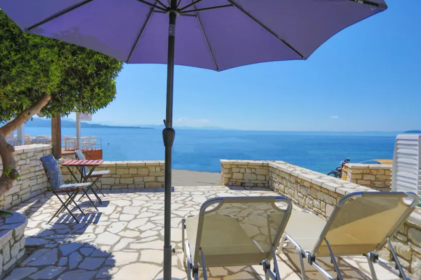 Fully Renovated Beachfront Dina: A/C, Private Terrace, WiFi - Image 1