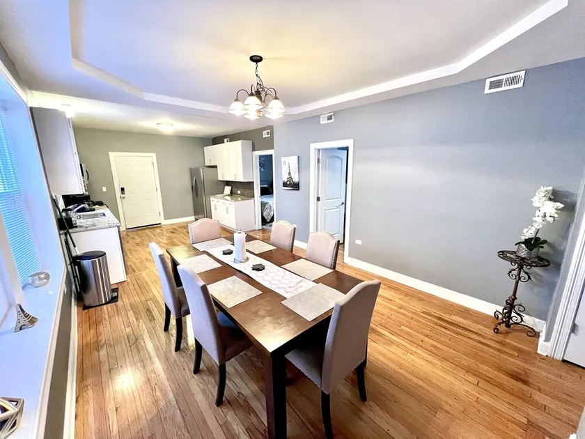 Experience Chicago living near United Center - Image 1