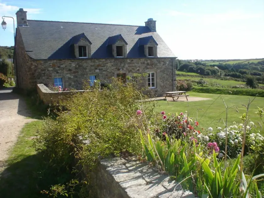 Renovated 3-Bedroom House with Fireplace and Wifi, La Hague - Image 1