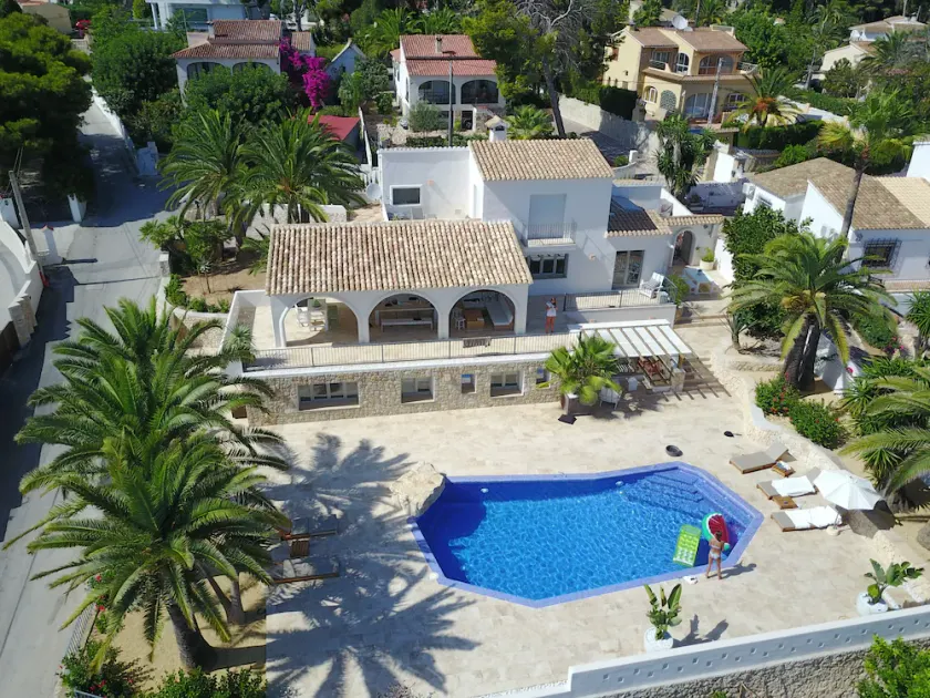 Wonderful luxury villa in 1st line of the sea in Moraira with private pool. - Image 1