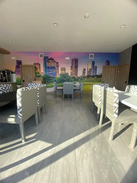 LiV Inn & Suites Houston - Image 1