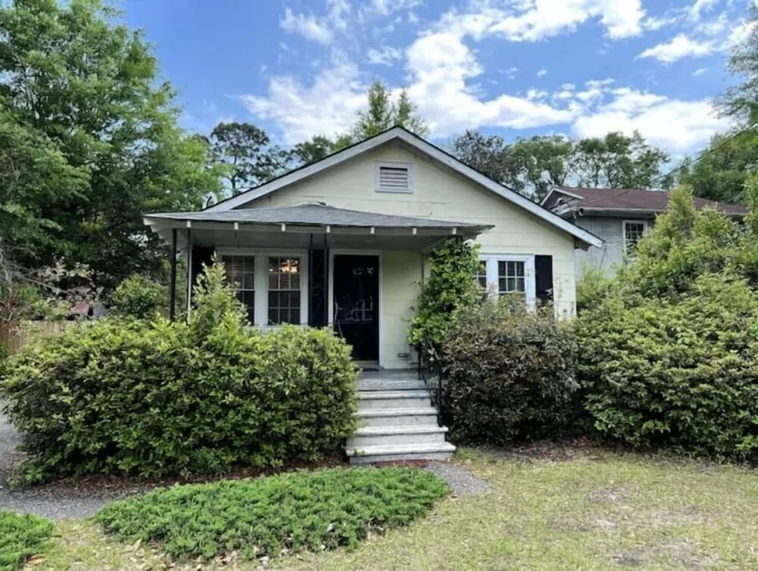 The Grayson~Park Circle Home with HUGE Yard~15 min to Downtown Charleston - Image 1