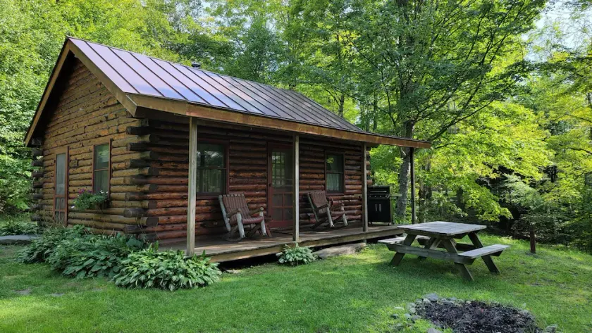 Cozy Log Cabins located in the Green Mountains of Vermont - Image 1