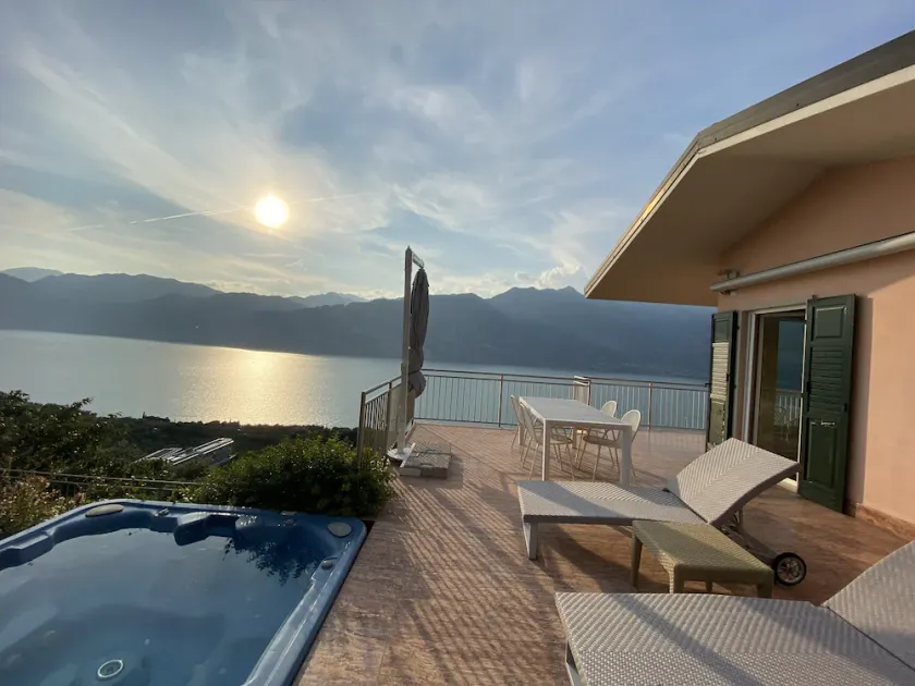 A small house with a great view - Image 1