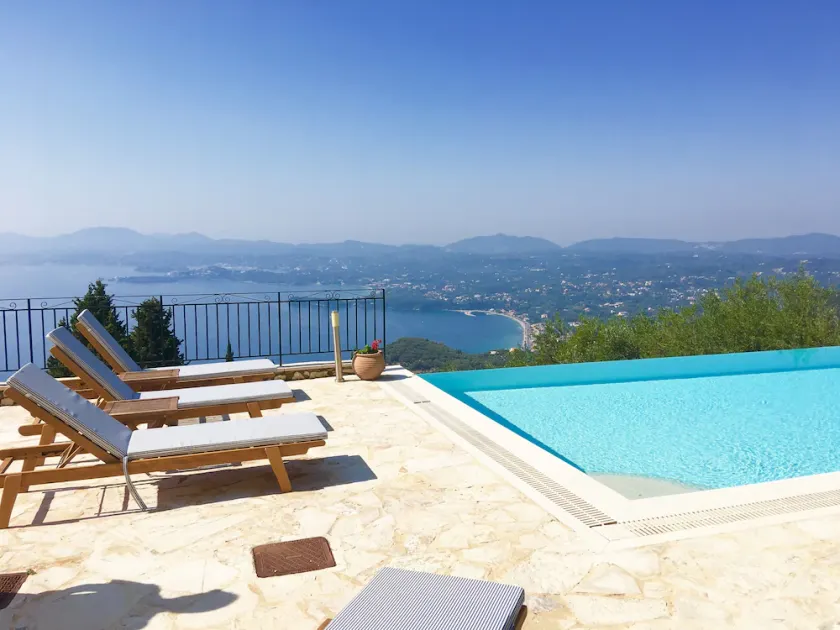 Villas de prestígio | SPARTILAS | Villa isolada 15-20 minutos a pé da Taverna - Image 1