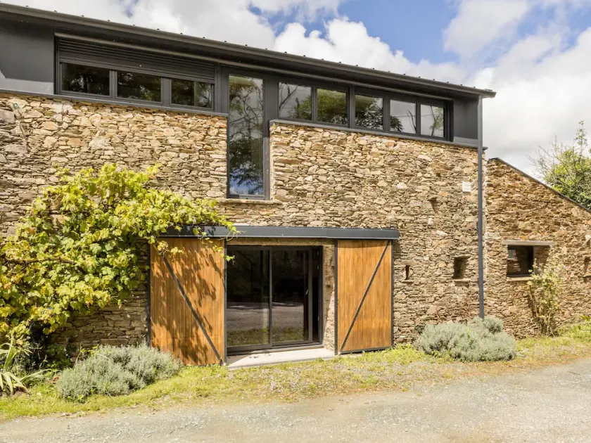 Casa rural renovada cerca de Nantes con patio privado y WiFi - Image 1
