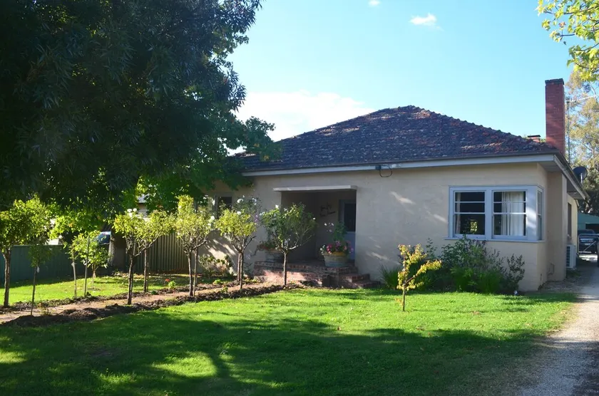 Yea Fig Tree House. Three bedroom plus study comfortable family home. - Image 1