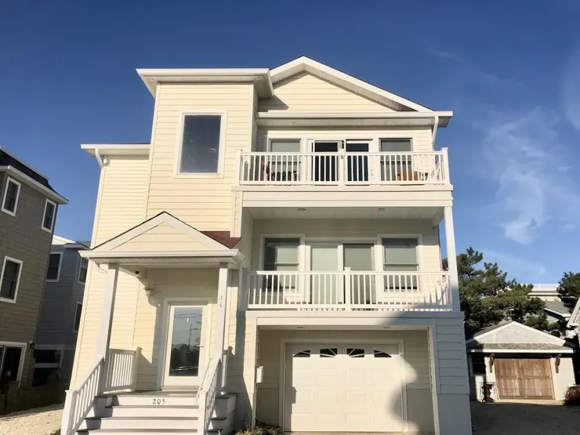 Single Family Ocean Block Wifi Beach Badges Washer And Dryer Private Yardspray Beach Ocean Block Contemporary 2Nd Off The Beach Close To - Image 1