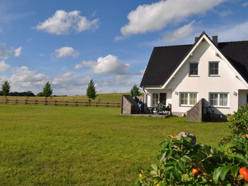 Family-friendly 4 **** holiday home with large grounds - Image 1