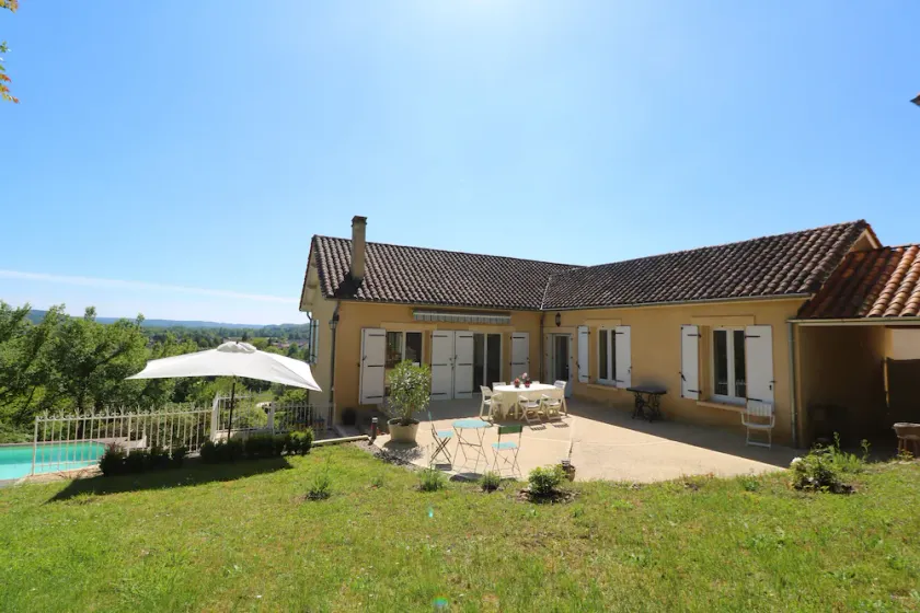 FAMILY HOME WITH VIEW*** OVER THE RIVER & CITY CENTER AT SHORT WALKING DISTANCE - Image 1