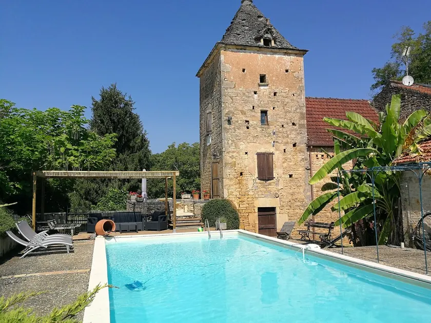 Maison de caractère: Le pigeonnier à Goujounac vers Domme Bonaguil Sarlat Cahors - Image 1