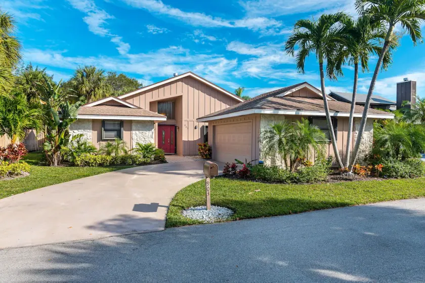 Jupiter Beach House mit Pool - zu Fuß zum Jupiter Beach und Inlet - Image 1
