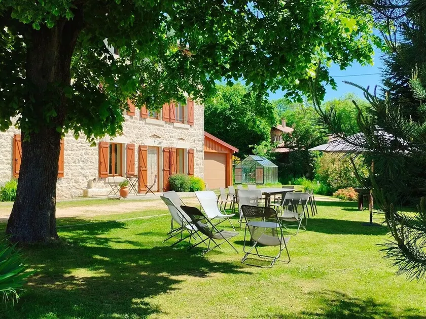 Gîte confortable en Auvergne proche de randonnées - Image 1