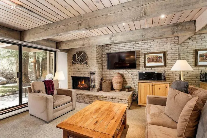Chateau Eau Claire Unit 8, Riverfront Condo, Walking Distance to Town - Image 1