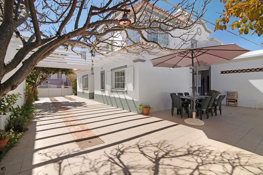 'Villa Galé' with Terrace, Garden & Wi-Fi - Image 1