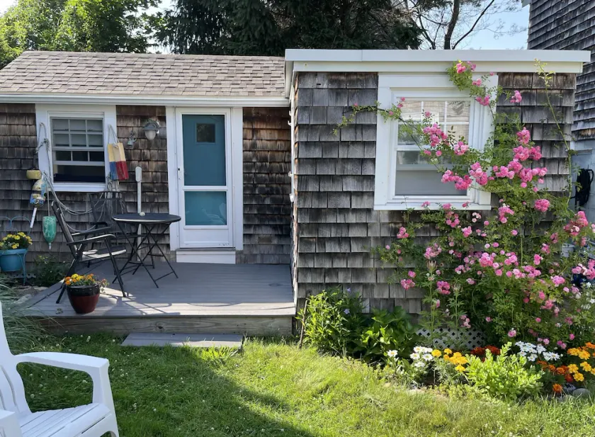 COZY COTTAGE Old FashionCharm - Image 1