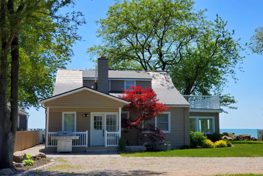Cottage Pelee Lakefront Vacation Point 'PELEE SHORES' - Image 1