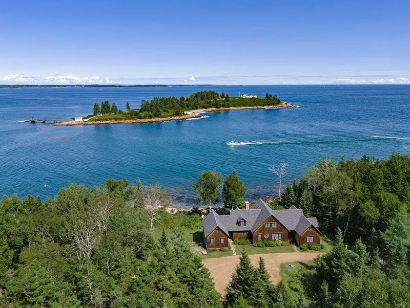 Chimerique on the Water in Maine - Image 1