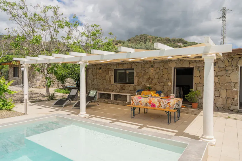 Country house with pool for exclusive use, - Image 1