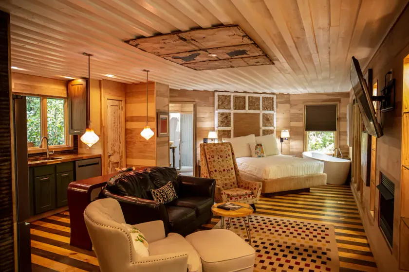 Honeymoon Loft Cabin - Soaking Tub & Fireplace - Walk to Mentone - Image 1