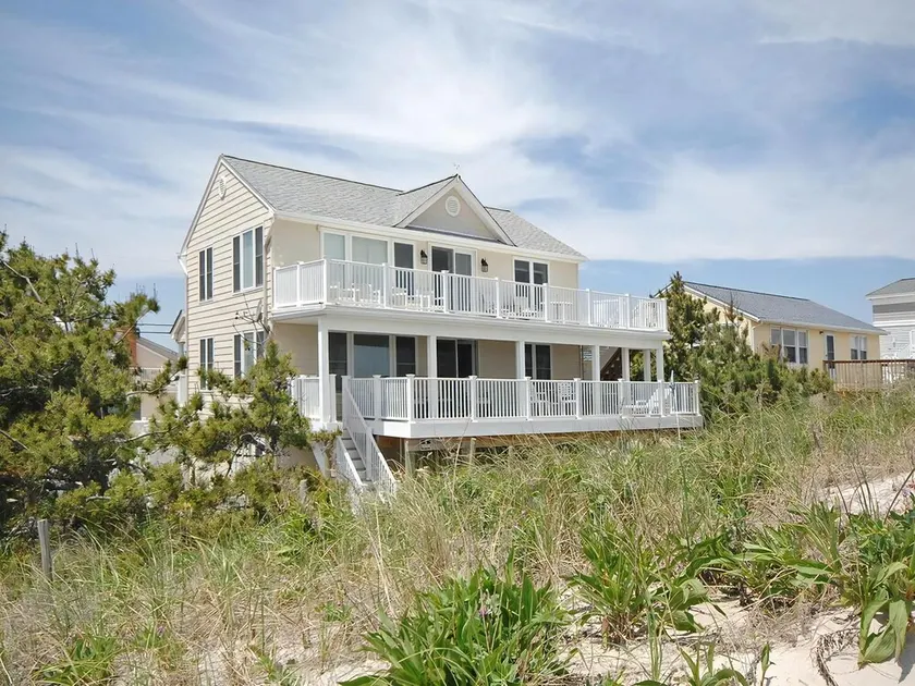 Beachfront vacation rental on LBI - Image 1