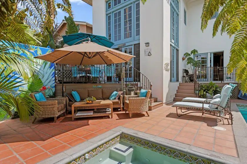 Artiste's Beach House - Image 1