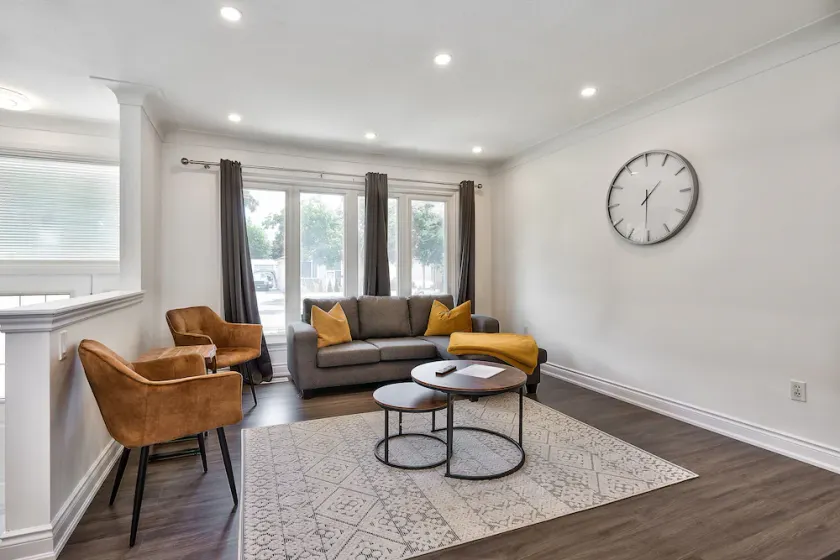 Family Bungalow in South Burlington close to lake, Bronte/Appleby Go/W 3 Parking - Image 1
