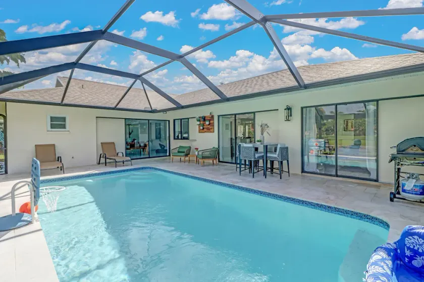 POOL HOUSE, CLOSE TO THE BEACH & DOWN TOWN NAPLES! *** WITH GAME ROOM*** - Image 1