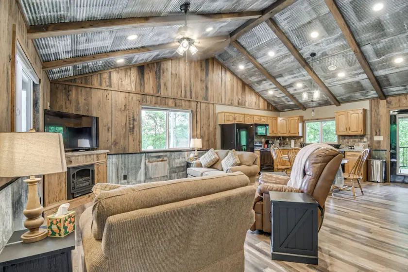 Sunset Climb & Hike: Red River Gorge Cabin w/ Deck - Image 1