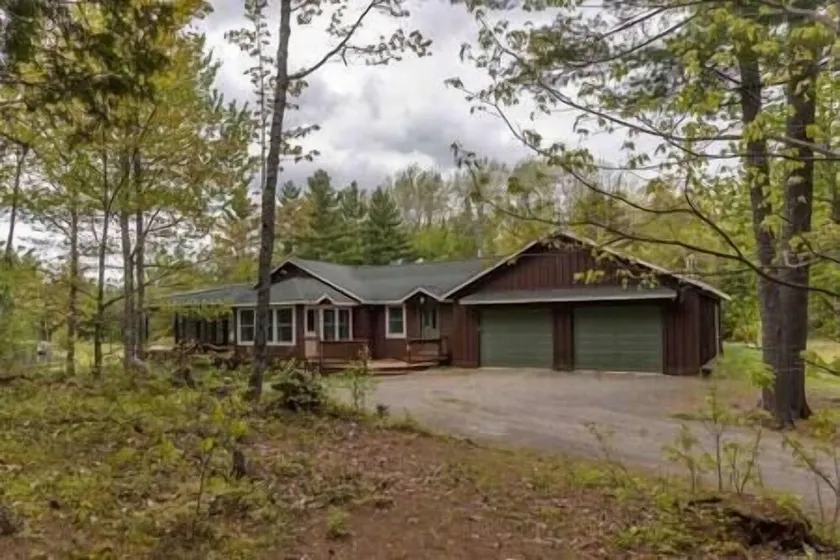 10-acre Cabin Escape - Image 1