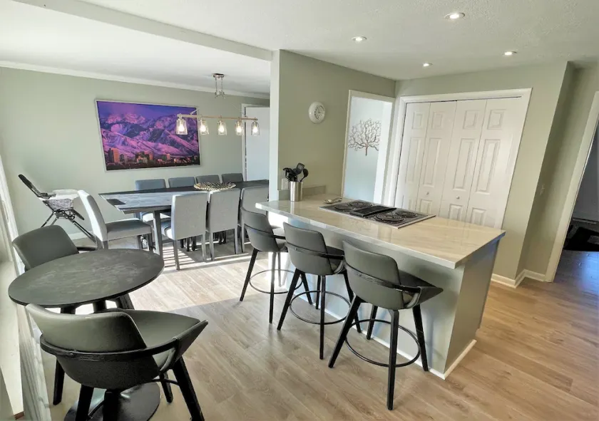 Modern 7BR Family Oasis in Salt Lake Valley - Image 1