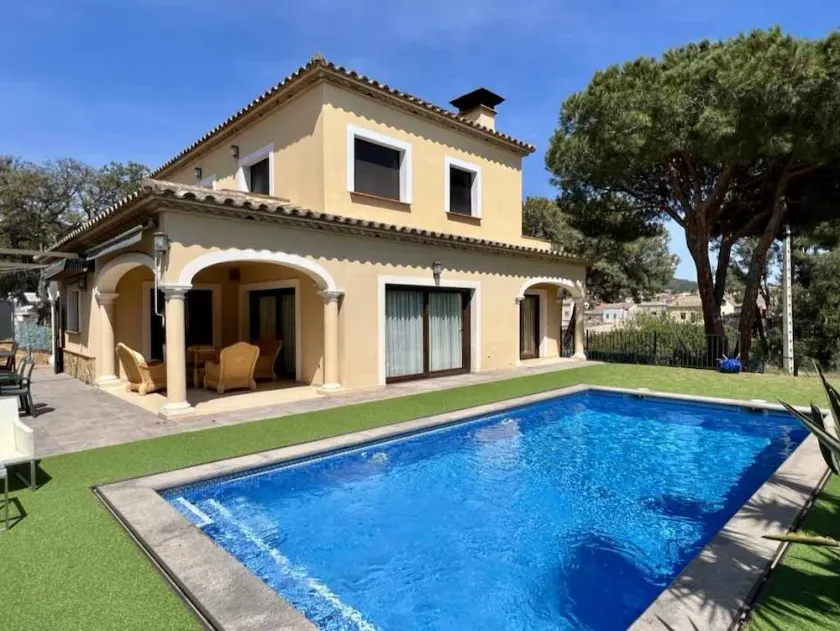 Maison Judibar avec barbecue et piscine avec jacuzzi à Calonge, Costa Brava - Image 1