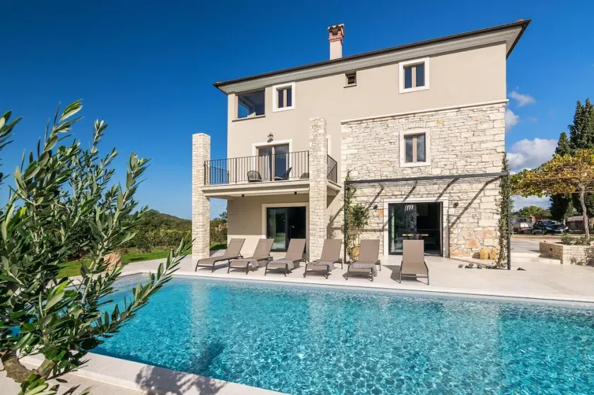 Bella, luminosa Villa per una vacanza di benessere vicino a Rovigno. - Image 1