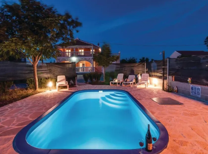 Amazing Villa with Outdoor Swimming Pool - Image 1