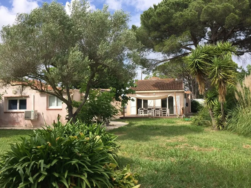 Air-conditioned beach house: 7-minute walk, fenced-in yard, charging station for electric cars - Image 1