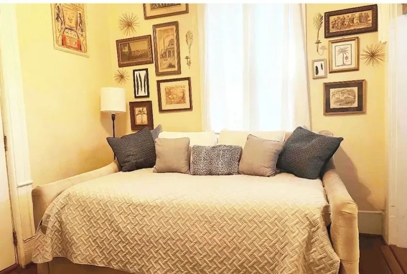 Walk to Palafox Restaurants and Events!Close to Beaches and NAS. - Image 1
