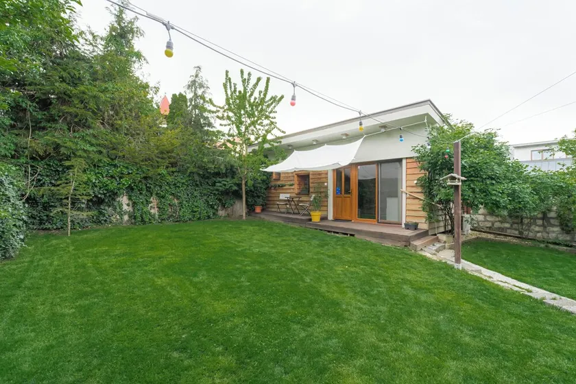 Cozy weekend house for couples or business travelers - Image 1