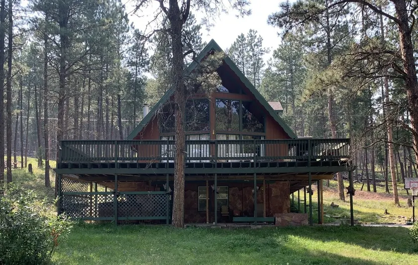 The Meadow Inn - Secluded Central Black Hills Cabin!  WiFi!   - Image 1