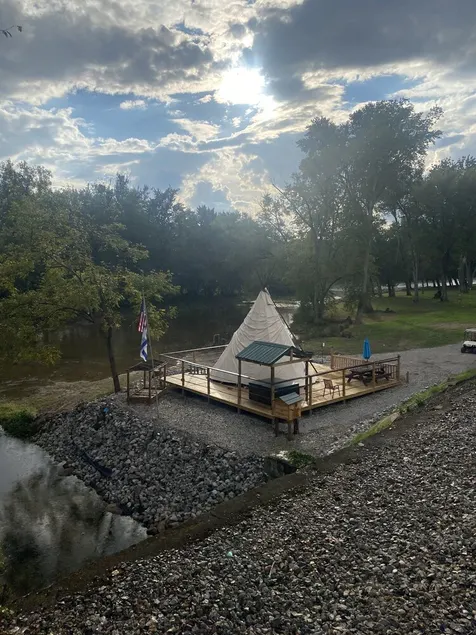 Morels on the Wabash offers Clamping in a Authentic 20 ft Tee Pee - 30x30 deck . - Image 1