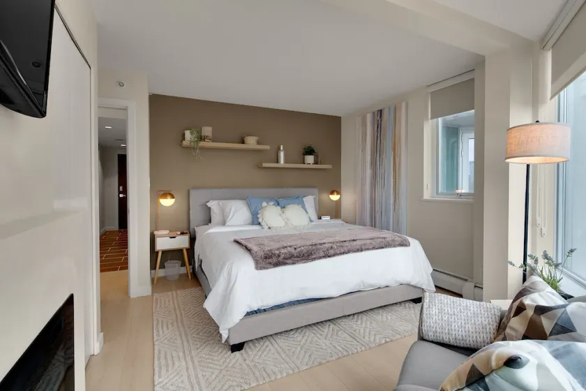 King Bed Apartment w/ Pool, Sauna, Gym,  & Free Parking ❤ The Urban Oasis  - Image 1