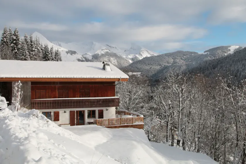 In a beautiful chalet, large apartment, mountain views, garden, terrace, sauna - Image 1