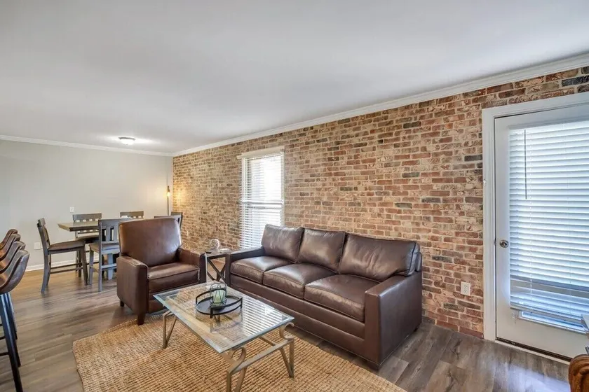 Downtown Loft - Above Bull & Barrel & Close to Georgia Southern - Image 1