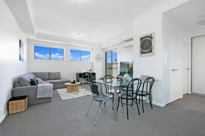 KozyGuru | Wentworthville | 2 Bed Cosy Apt - Image 1
