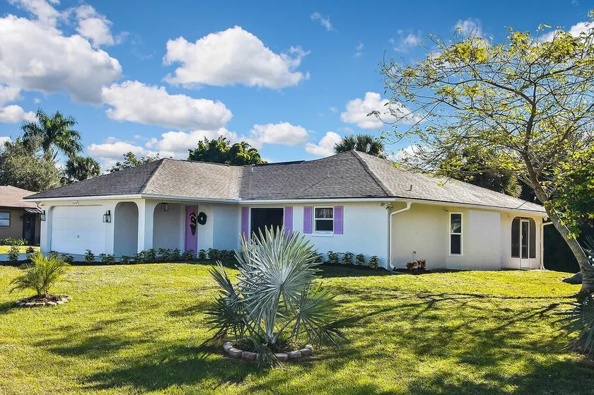 Stylish Canal Home with King Bed and Lanai  and Fishing dock - Image 1